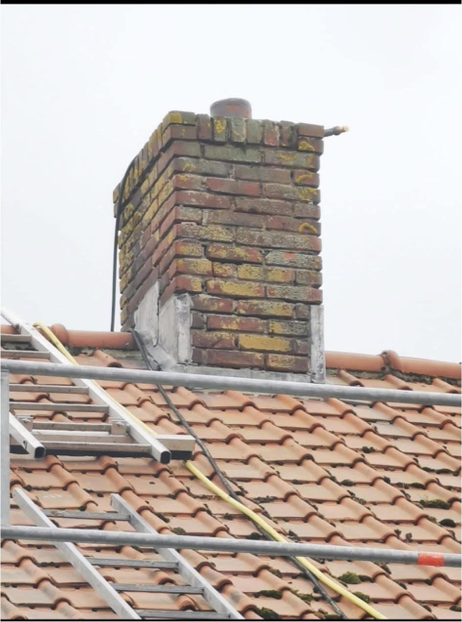 Voor Schoorsteenrenovatie Breda - Schoorsteenrenovatie — volledig hersteld metsel- en voegwerk Breda